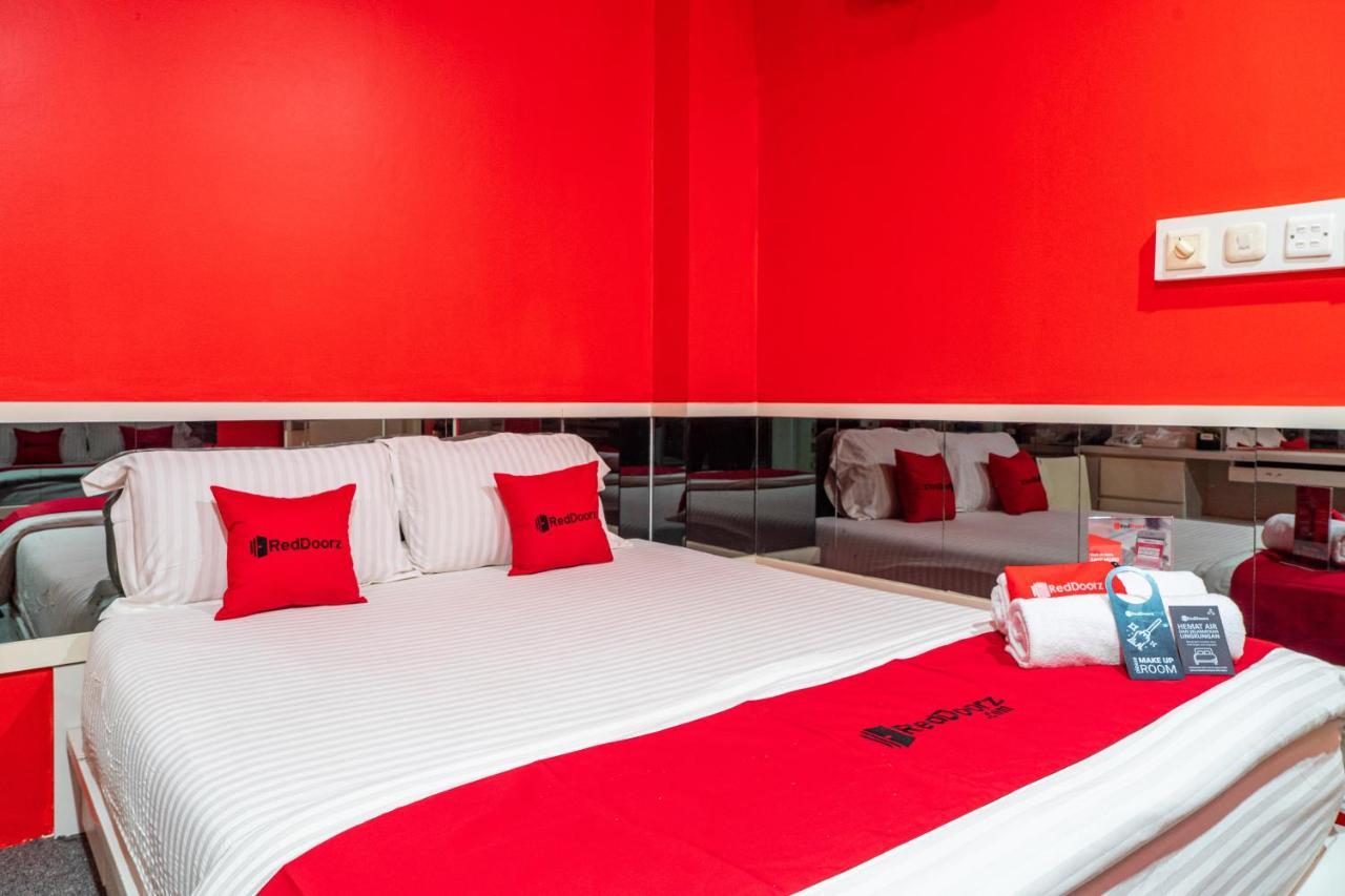 Reddoorz Plus Near Chadstone Mall Бекаси Екстериор снимка