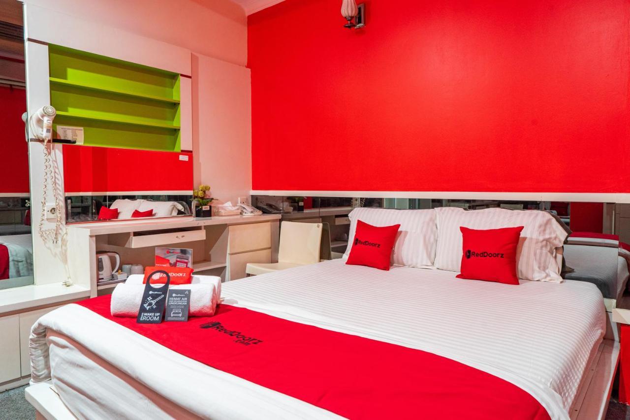 Reddoorz Plus Near Chadstone Mall Бекаси Екстериор снимка
